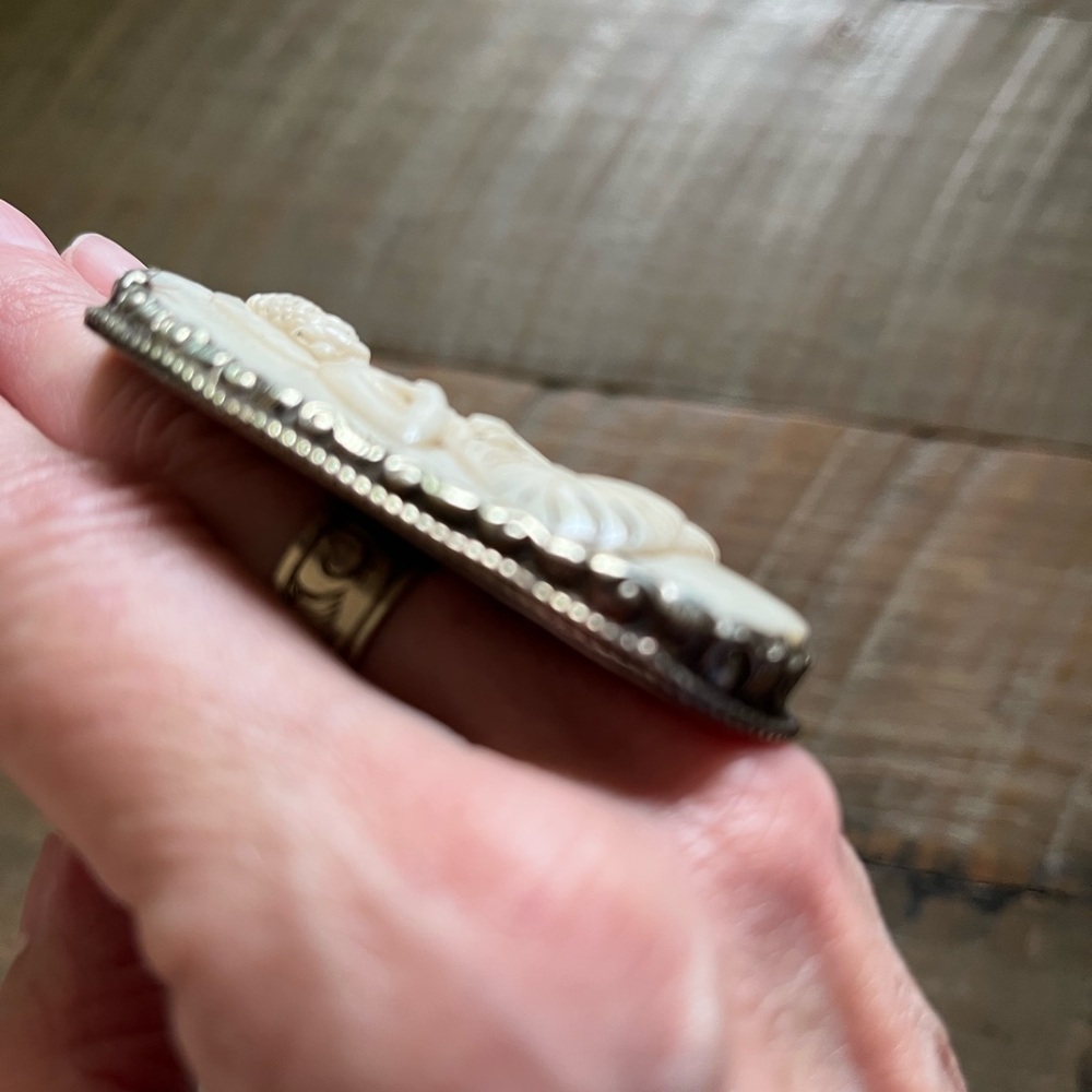 Statement ring- adjustable sizing - Picture 2 of 3
